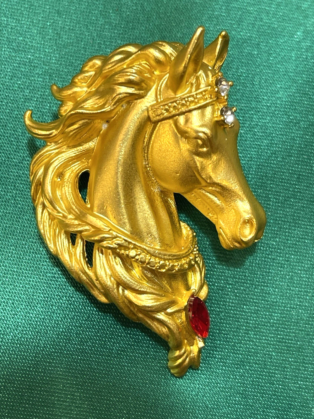NWOT Gold Horse Head Brooch Pin Horse Racing Kentucky Derby Triple Crown